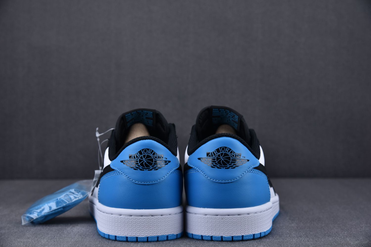 AIR JORDAN 1 LOW “Black Dark Powder Blue” - SNEAKE.STORE